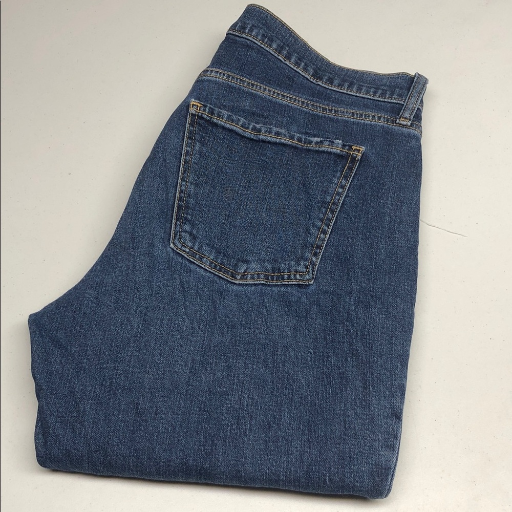 LIKE NEW OLD NAVY MID-RISE BOYFRIEND STYLE JEANS ⭐️
